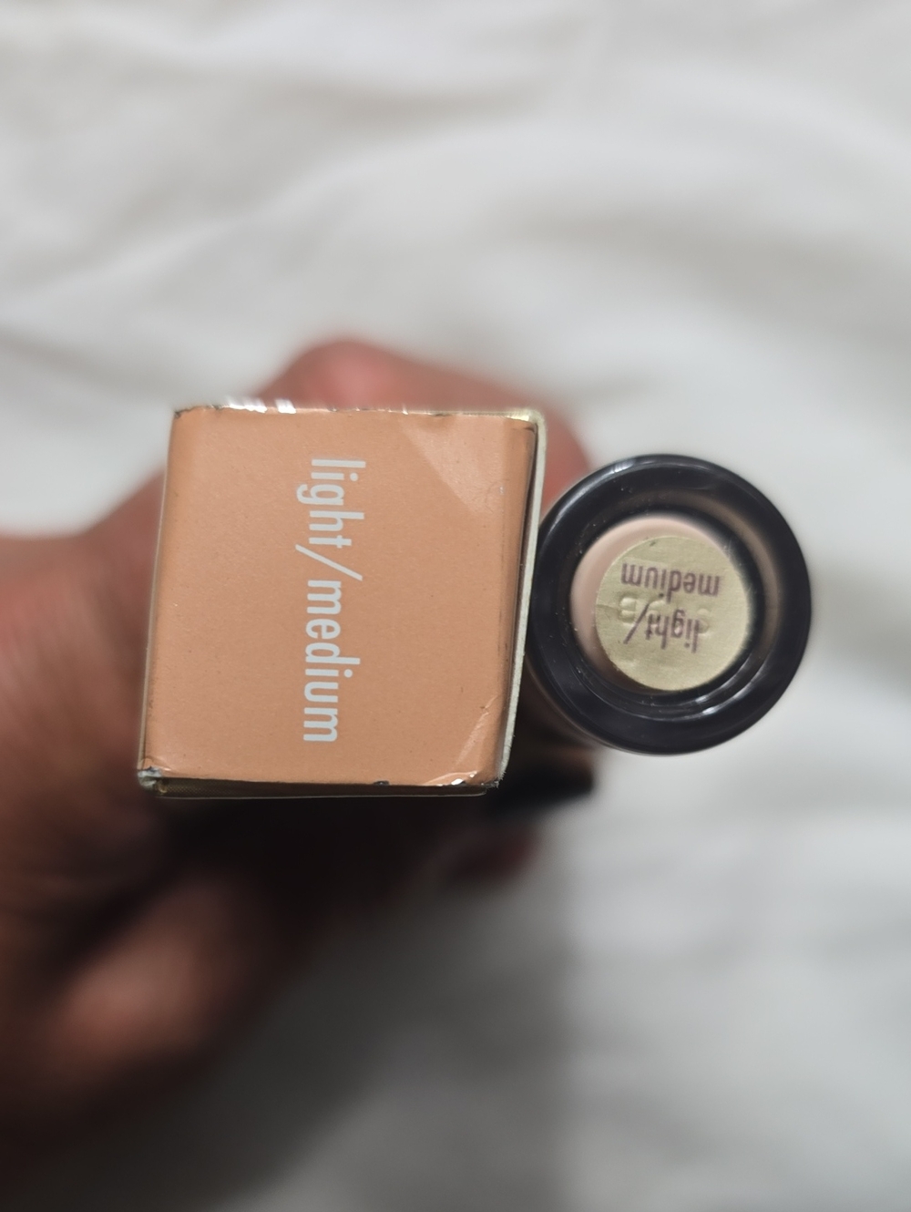 Stila Pixel Perfect Liquid Creme Concealer Shade Light / Medium - Picture 3 of 4